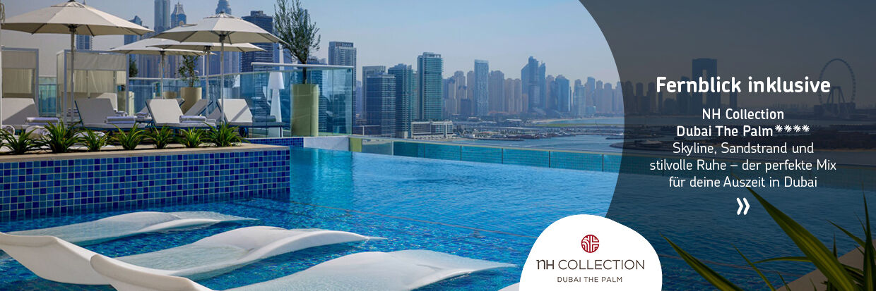Pool mit Liegestühlen und Sonnenschirmen auf der Dachterrasse, im Hintergrund Skyline von Dubai mit Hochhäusern