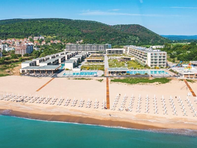 Große Hotelanlage direkt am Strand