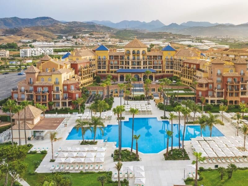 Großes Resort mit Poolanlage