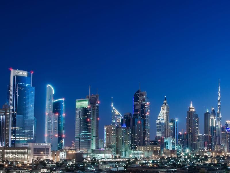 Hotel mit Blick auf Dubais Skyline