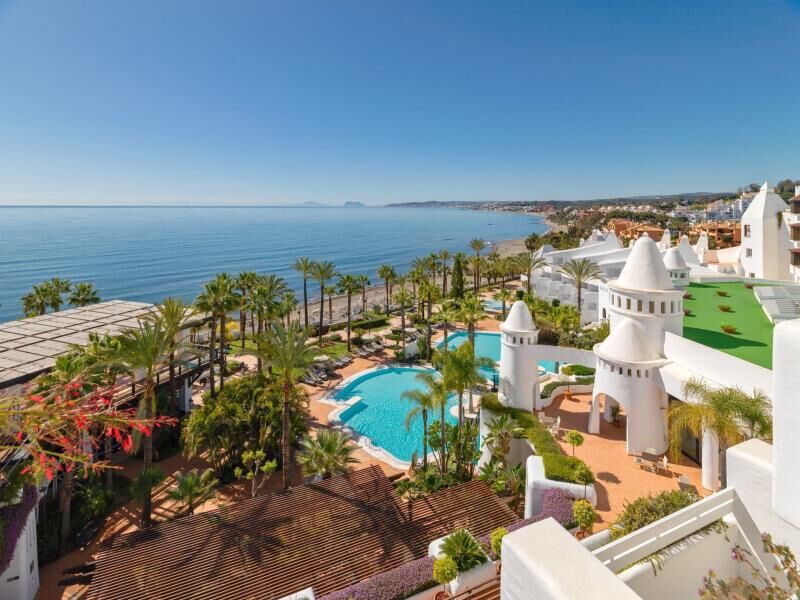 Hotelanlage am Meer