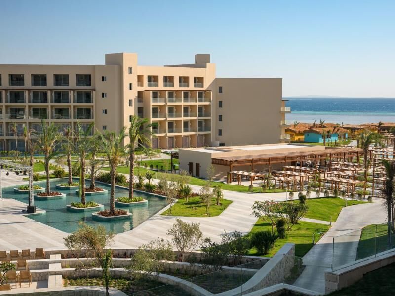 Hotelanlage mit Blick auf das Meer