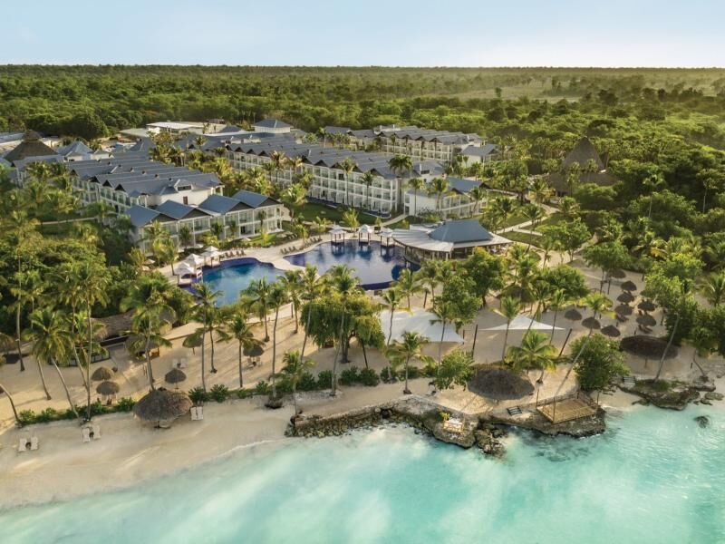 Luftaufnahme eines Resorts mit mehreren Gebäuden